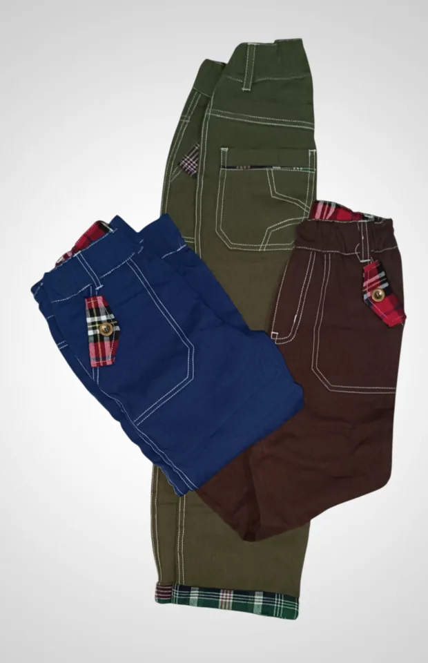 Pantalón con detalle en escoscés